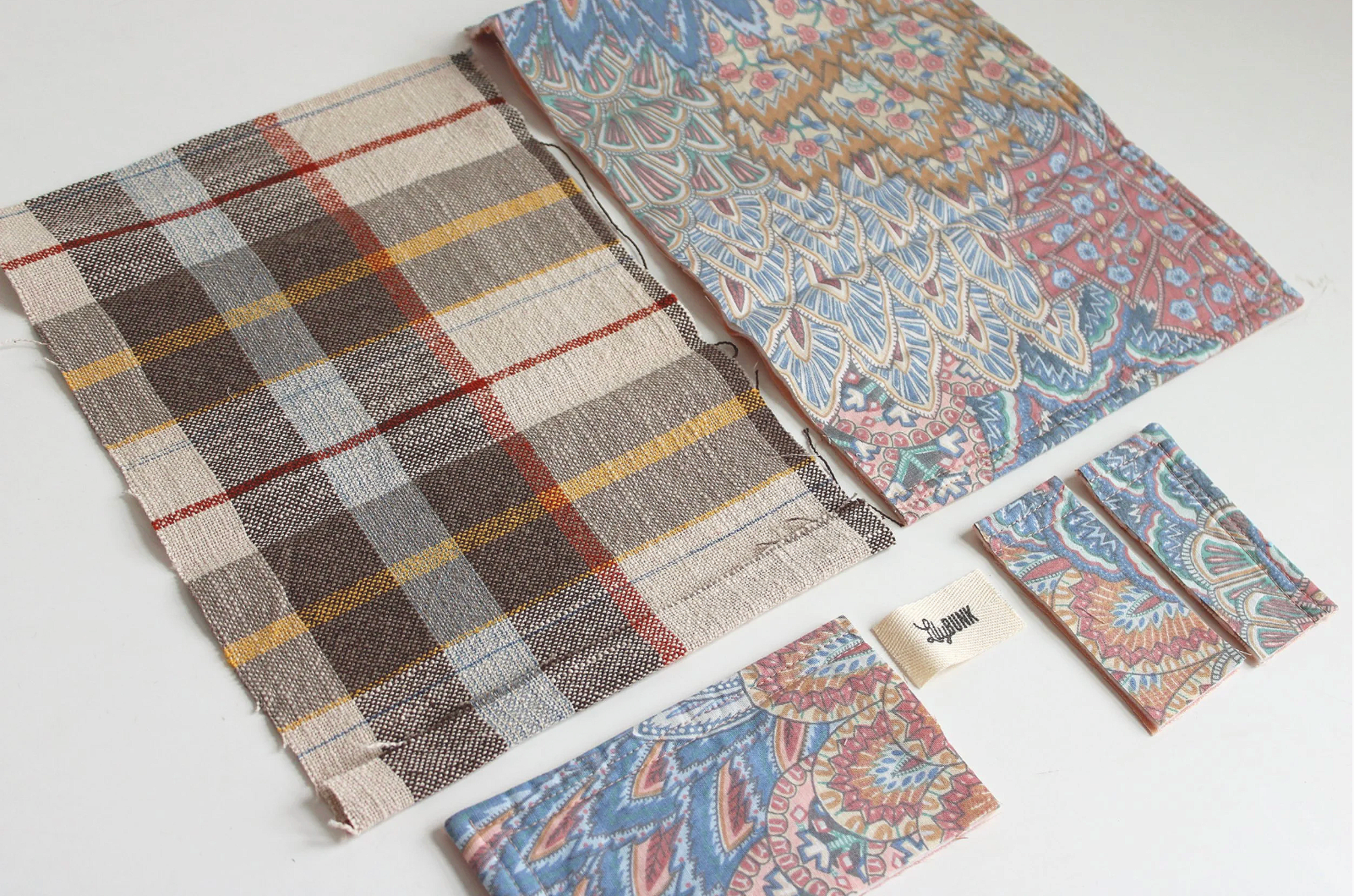 Plaid Paisley Hand-Catch Wallet