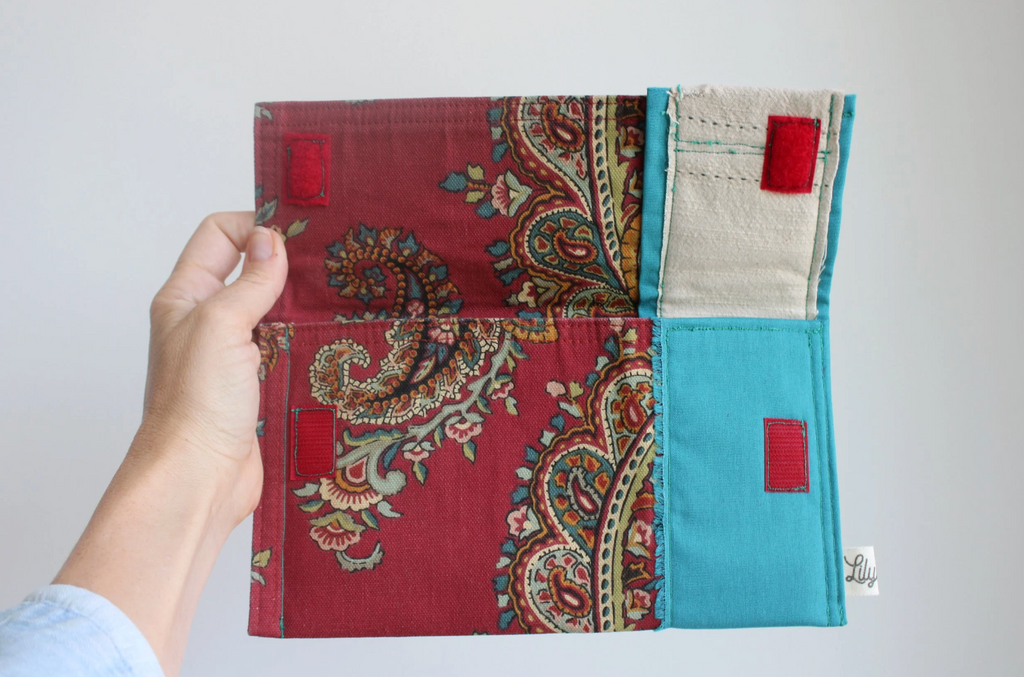 Red Teal Paisley Hand-Catch Wallet