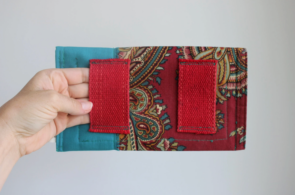 Red Teal Paisley Hand-Catch Wallet
