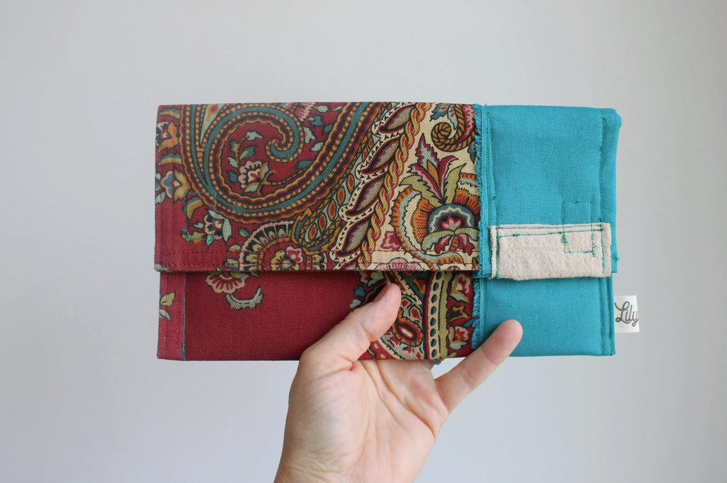 Red Teal Paisley Hand-Catch Wallet